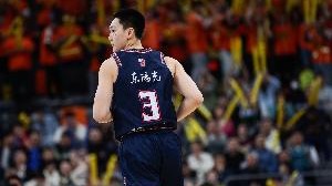 稳稳当当！胡明轩上半场6中4得10分1板6助1断 三分4中2